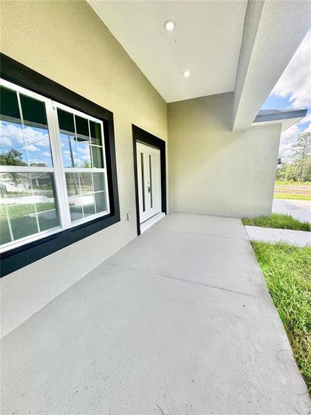 Exterior details and patio area of a home in , Citrus Springs (Image 4).
