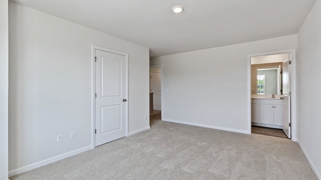 Spacious, unfurnished interior of a new home in The Townes at Wilson's Ridge, Smithfield (Image 18).