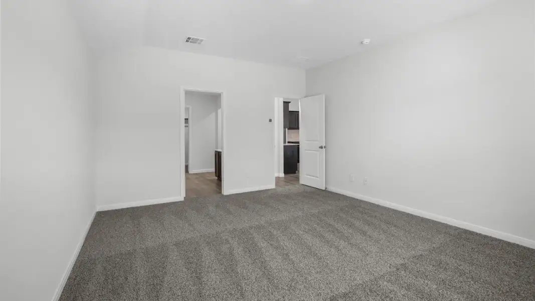 Spacious, unfurnished interior of a new home in Saddlebrook, Waxahachie (Image 26).