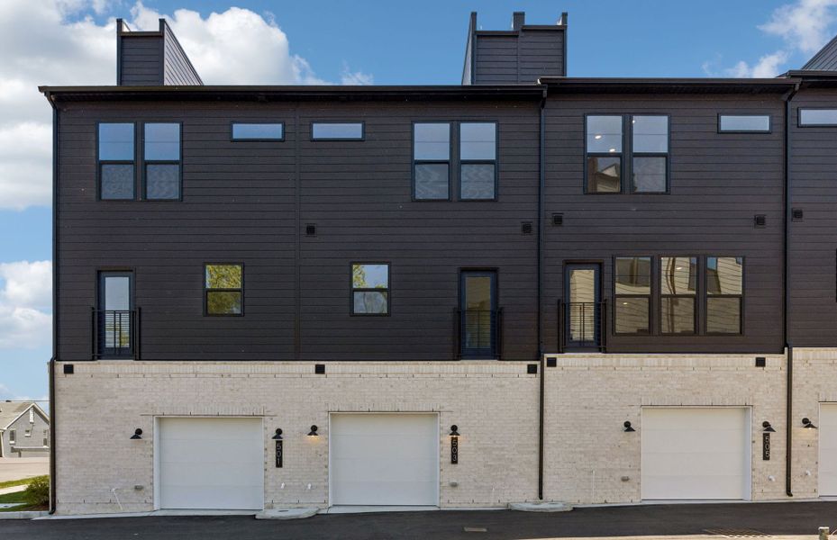 Condo located in Nashville, TN showcasing its design and architecture (Image 5).