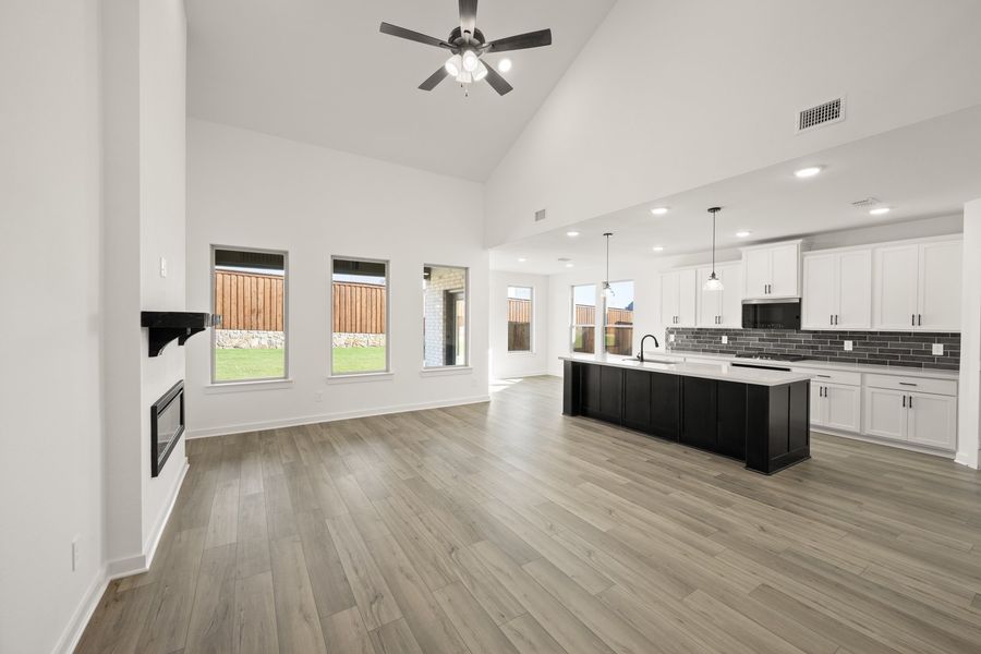 Spacious, unfurnished interior of a new home in Country Hollow Sales Phase 1, Willow Park (Image 17).