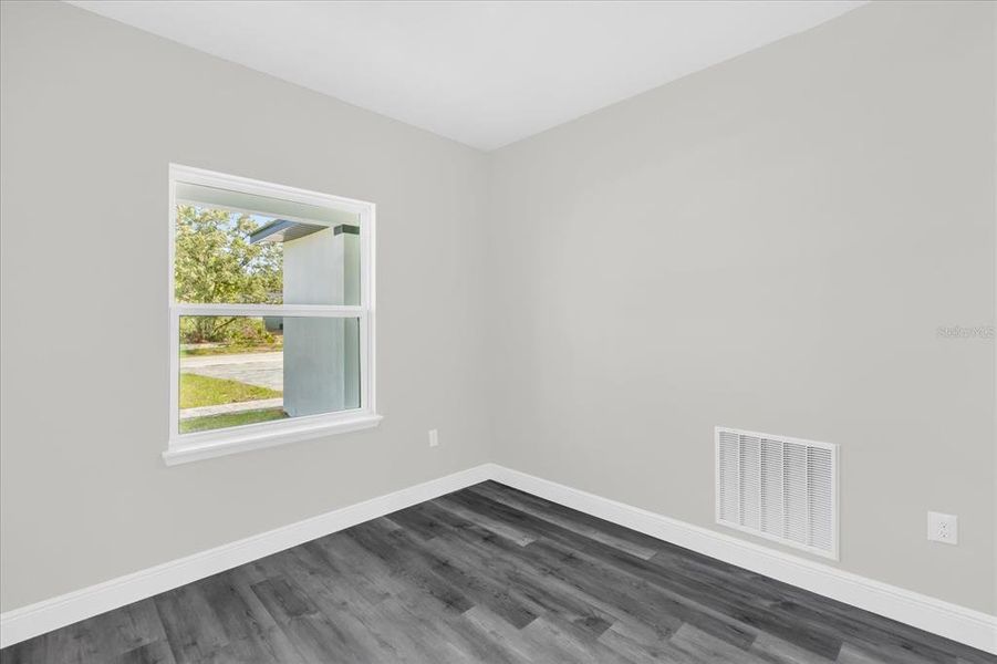 Spacious, unfurnished interior of a new home in , Ocala (Image 18).