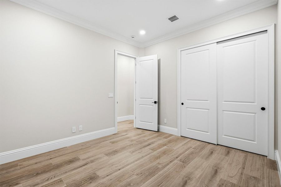 Spacious, unfurnished interior of a new home in Seaglass, Wabasso Beach (Image 24).