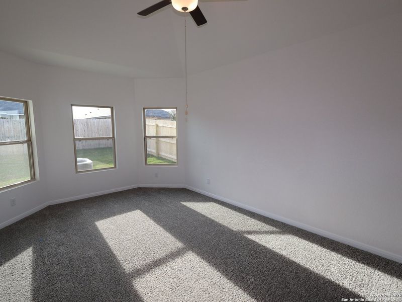 Spacious, unfurnished interior of a new home in Park Place, New Braunfels (Image 15).