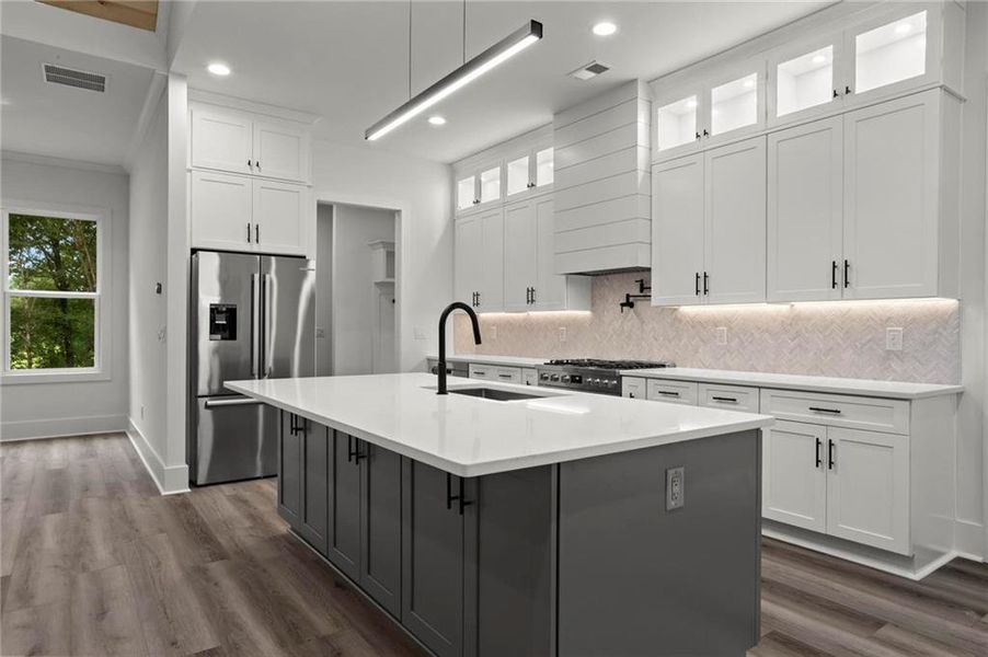 Furnished interior view inside a new home in , Jasper (Image 11).