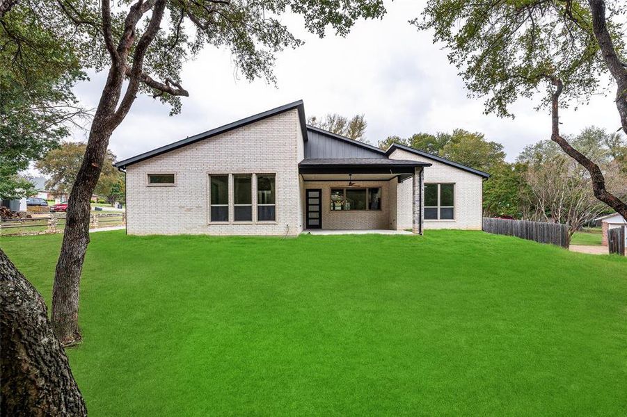 Exterior details and patio area of a home in , Granbury (Image 25).