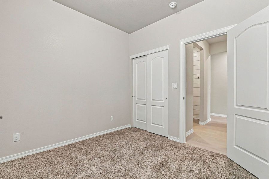 Spacious, unfurnished interior of a new home in Paseos Del Este, El Paso (Image 49).