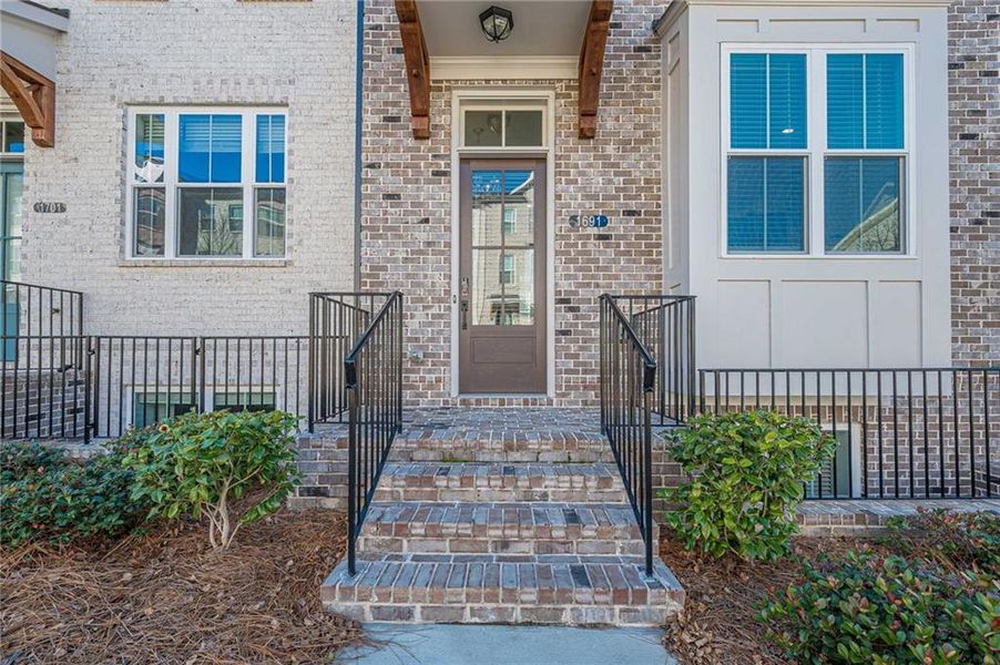Exterior details and patio area of a home in , Suwanee (Image 3).