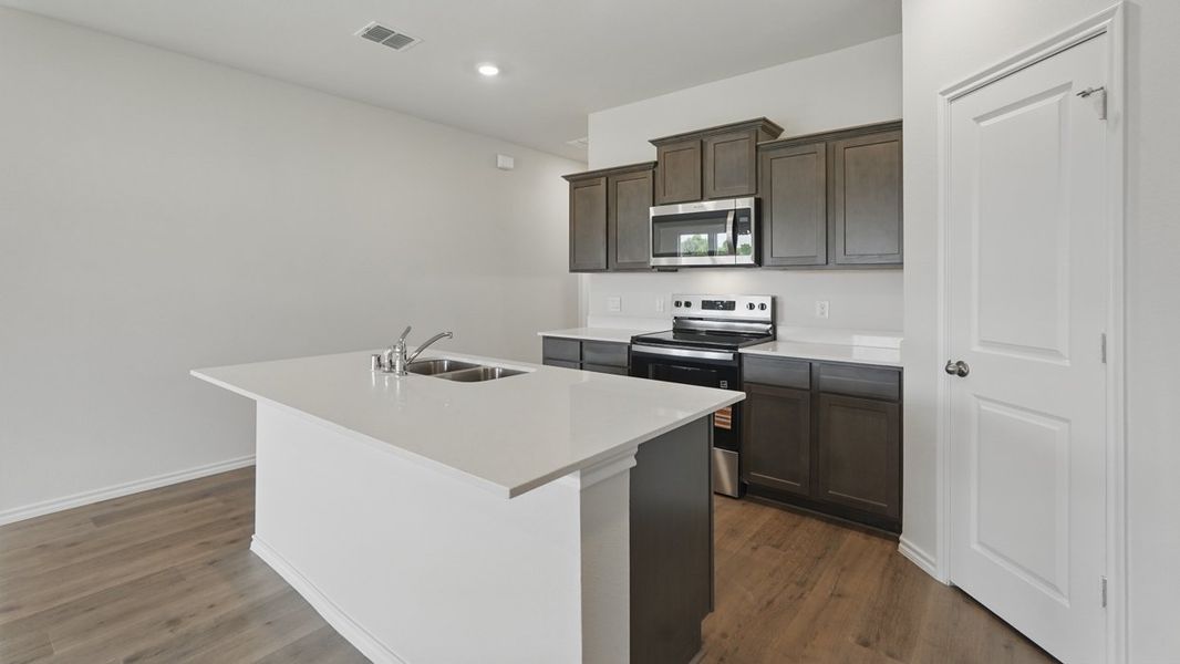 Furnished interior view inside a new home in Saddlebrook, Waxahachie (Image 6).