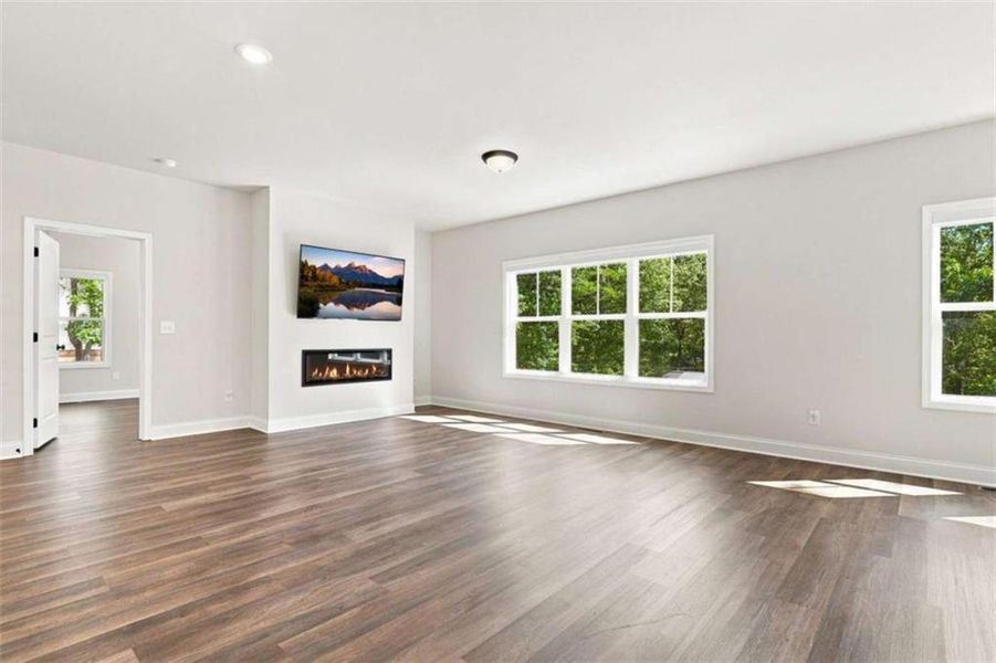 Spacious, unfurnished interior of a new home in , Waleska (Image 13).