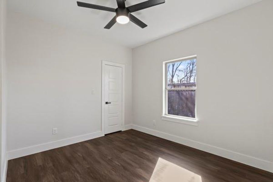 Spacious, unfurnished interior of a new home in , Celeste (Image 23).