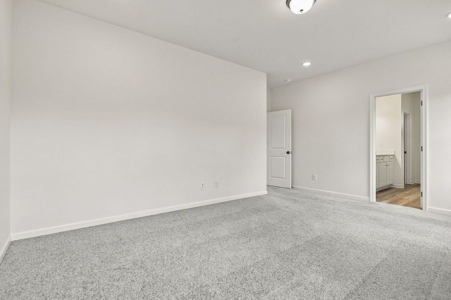 Spacious, unfurnished interior of a new home in Hampshire Hills, Columbia (Image 35).