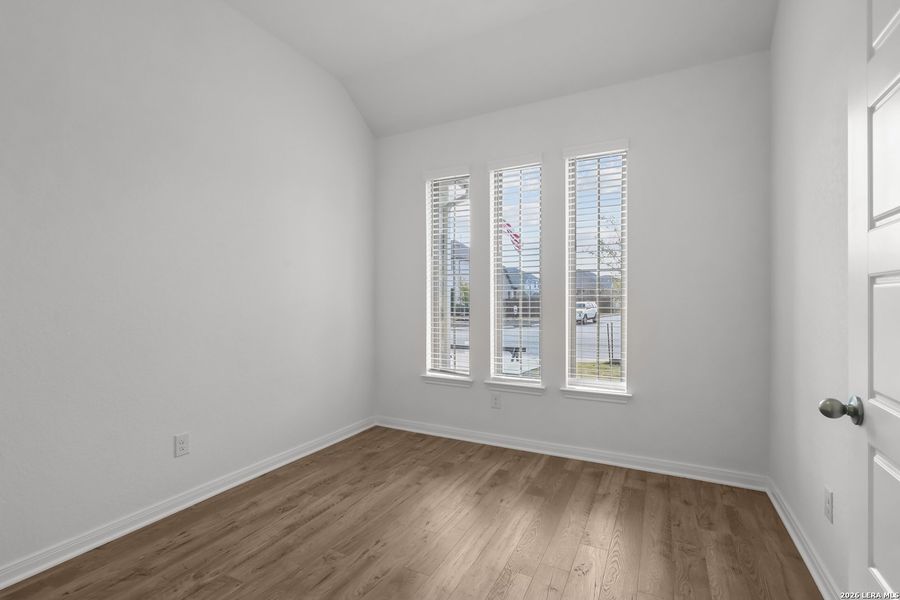 Spacious, unfurnished interior of a new home in Stillwater Ranch, San Antonio (Image 24).