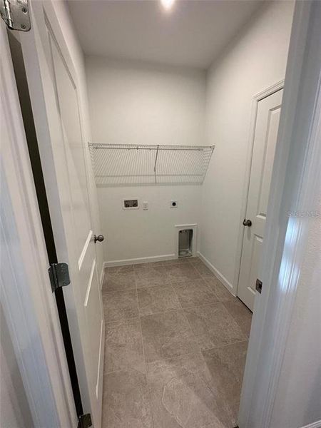 Spacious, unfurnished interior of a new home in Soleil, Kissimmee (Image 13).
