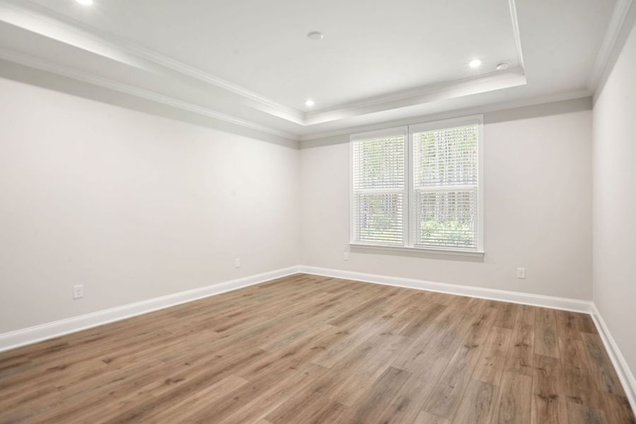 Spacious, unfurnished interior of a new home in Waterways, Richmond Hill (Image 56).
