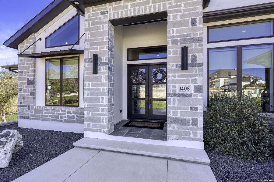Exterior details and patio area of a home in Vintage Oaks, New Braunfels (Image 22).