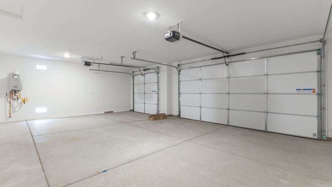 Spacious, unfurnished interior of a new home in Entrada Del Toro at Rancho Sahuarita, Sahuarita (Image 26).