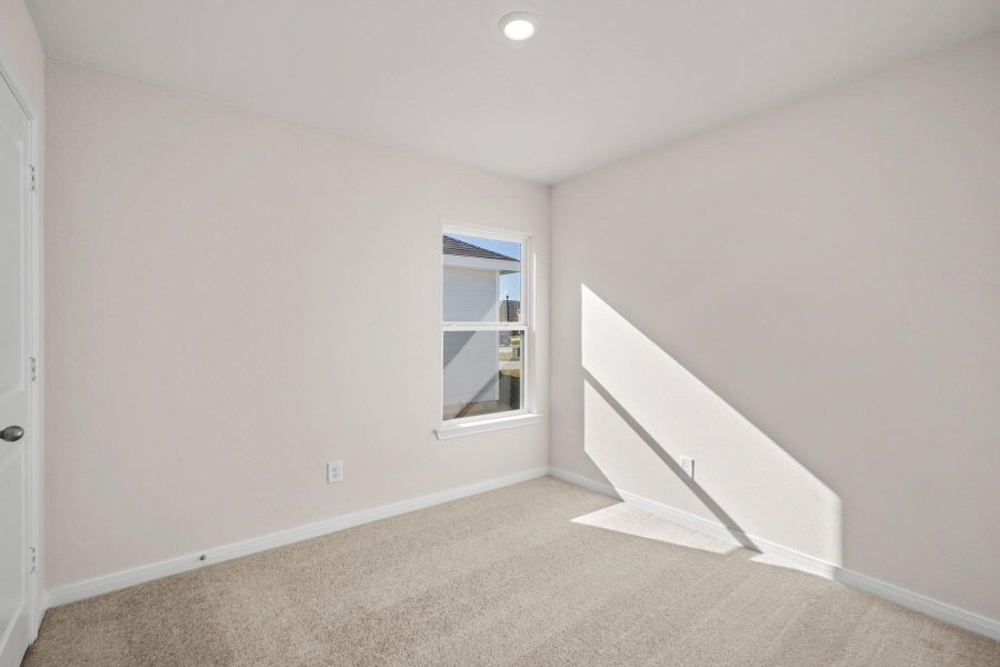 Spacious, unfurnished interior of a new home in Trails at Cochran Ranch, Waller (Image 19).