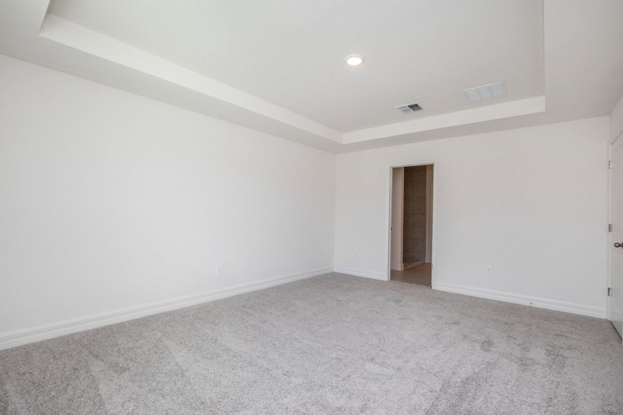 Spacious, unfurnished interior of a new home in Harbour Heights, Punta Gorda (Image 18).