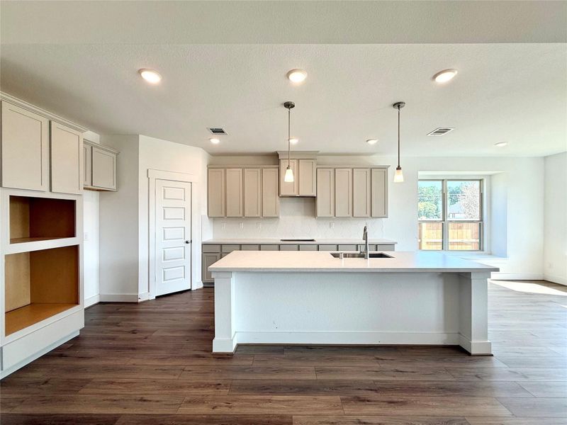 Whether you’re a seasoned chef or a novice just learning the ropes, this kitchen invites you to unleash your culinary creativity and savor every moment spent within its inviting walls. Whether you’re a seasoned chef or a novice just learning the ropes, this kitchen invites you to unleash your culinary creativity and savor every moment spent within its inviting walls.