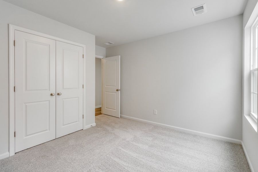 Spacious, unfurnished interior of a new home in Bluefield, Lexington (Image 26).