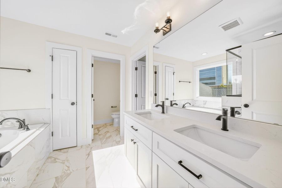 52-web-or-mls-205 W Maple (49 of 78)