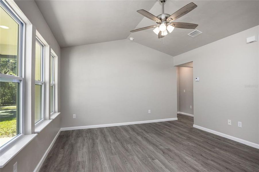 Spacious, unfurnished interior of a new home in , Gainesville (Image 25).