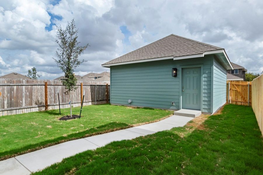 Exterior details and patio area of a home in Blanco Vista, San Marcos (Image 17).