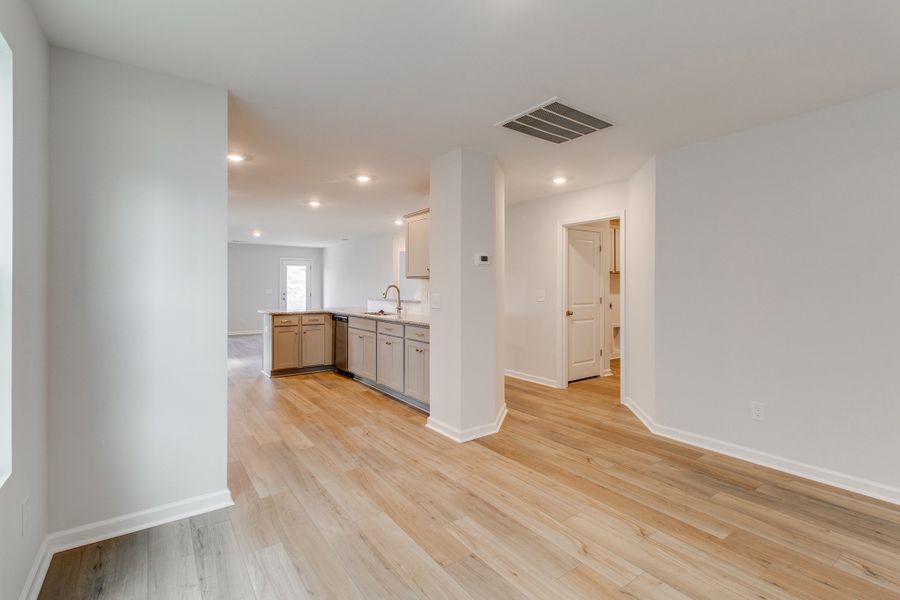 Spacious, unfurnished interior of a new home in Ellington, Elgin (Image 16).