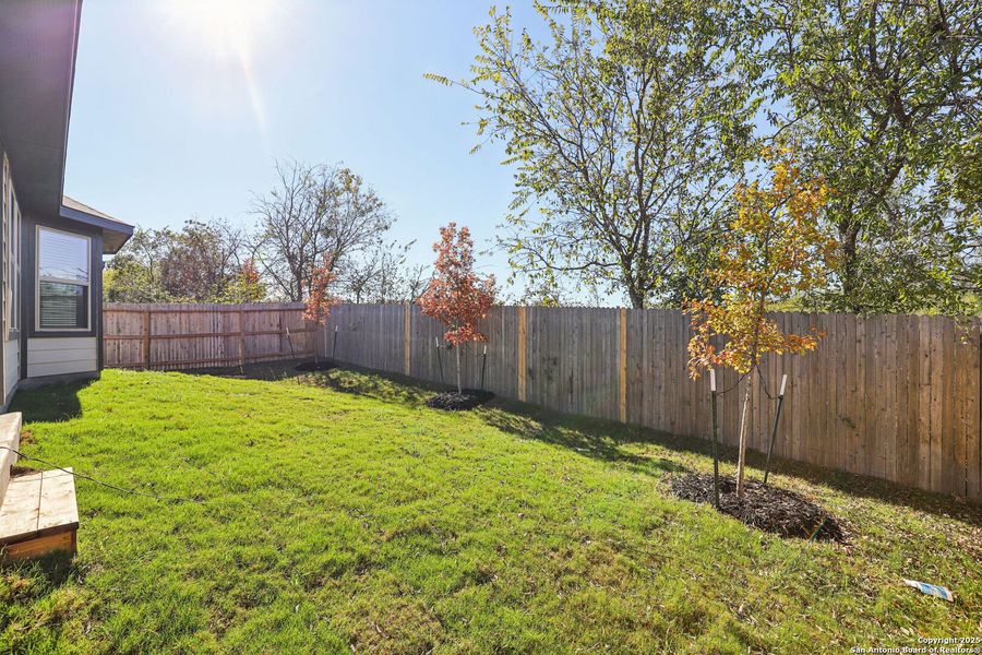Exterior details and patio area of a home in Comanche Ridge, San Antonio (Image 23).