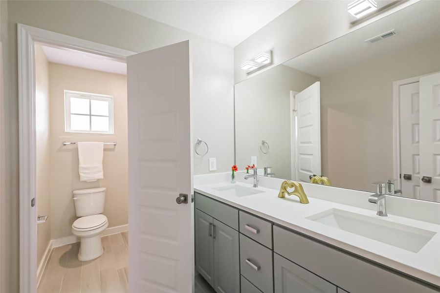 Furnished interior view inside a new home in , Fresno (Image 5).