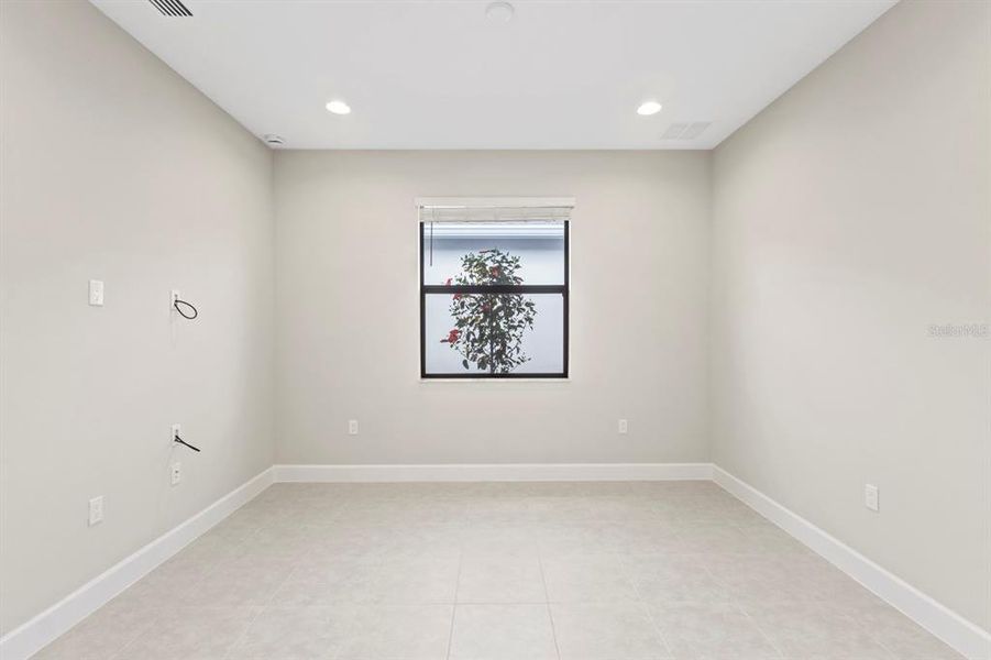 Spacious, unfurnished interior of a new home in , Fort Myers (Image 23).