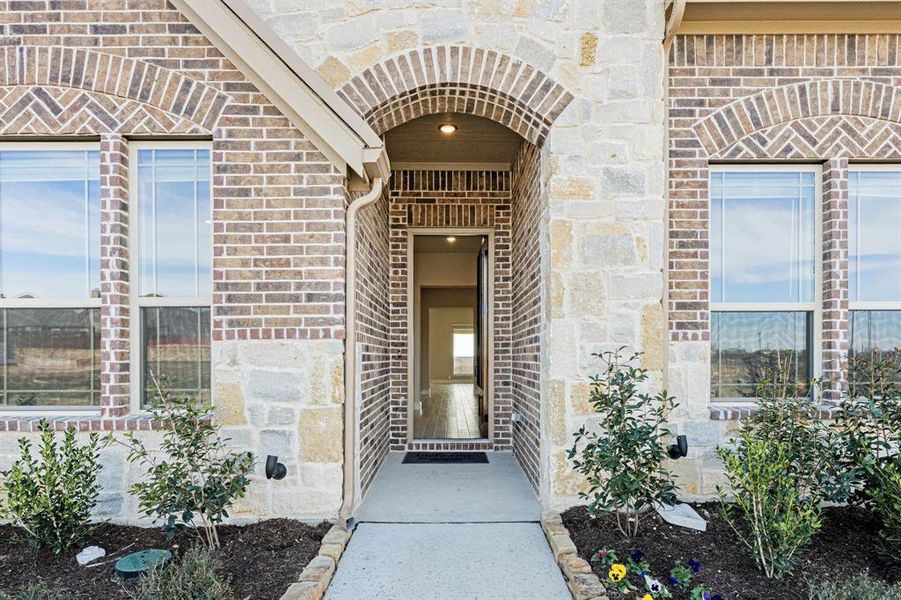 Exterior details and patio area of a home in Villages of Walnut Grove, Midlothian (Image 28).