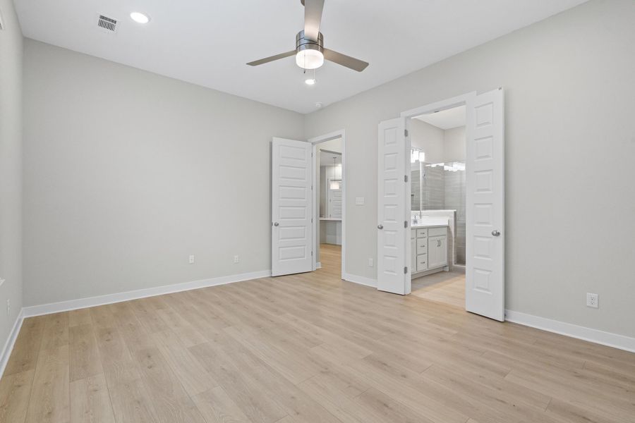 Spacious, unfurnished interior of a new home in Twin Oaks, Oakland (Image 20).
