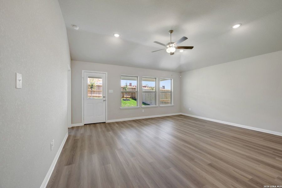 Spacious, unfurnished interior of a new home in Mesquite Ridge, San Antonio (Image 39).