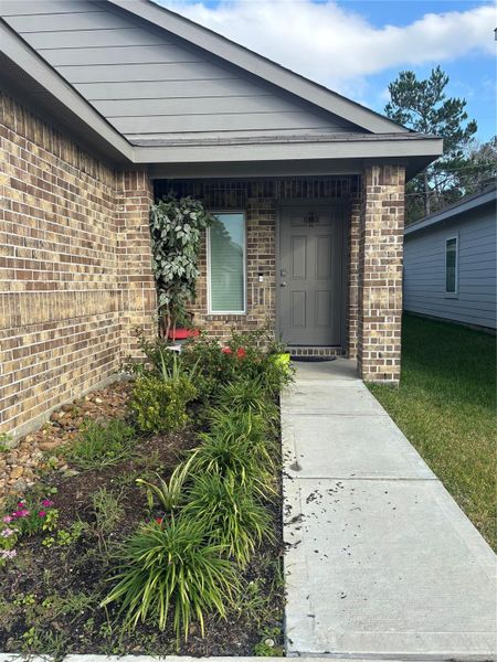 Exterior details and patio area of a home in , Houston (Image 15).