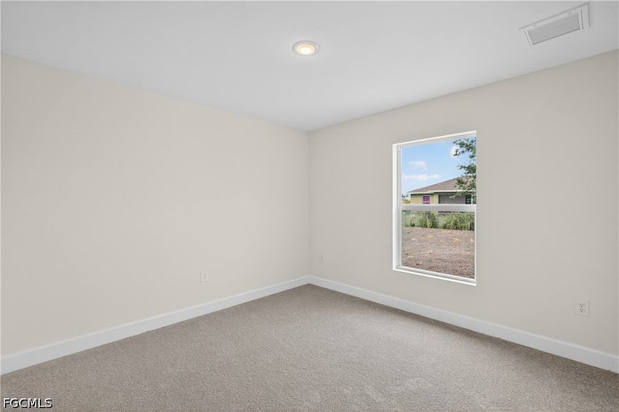 Spacious, unfurnished interior of a new home in Cape Coral, Cape Coral (Image 20).