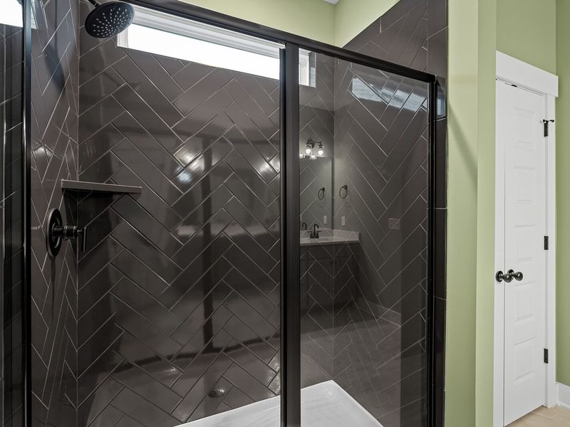 Close-up of interior finishes inside a home in Carellton, Gallatin (Image 20).