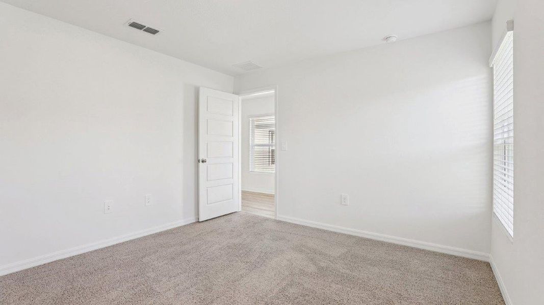 Spacious, unfurnished interior of a new home in Hamilton Bluff, Lake Hamilton (Image 21).