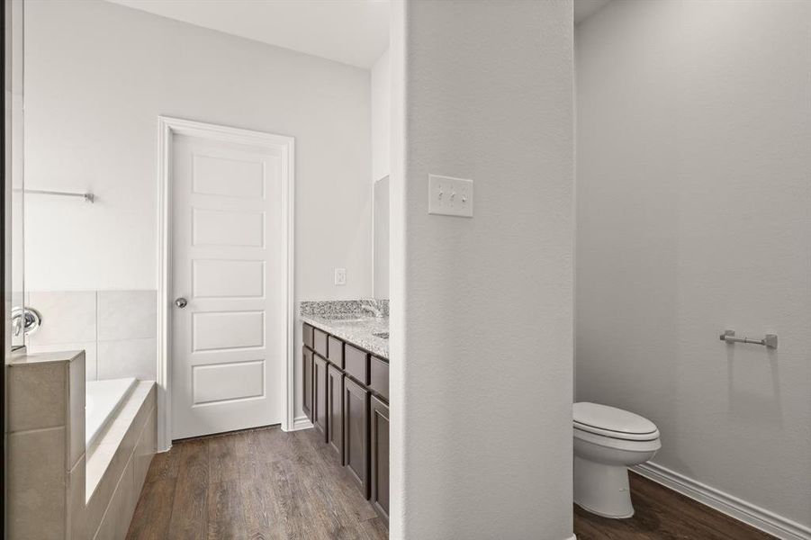 Furnished interior view inside a new home in Sycamore Landing, Fort Worth (Image 6). Furnished interior view inside a new home in Sycamore Landing, Fort Worth (Image 6).