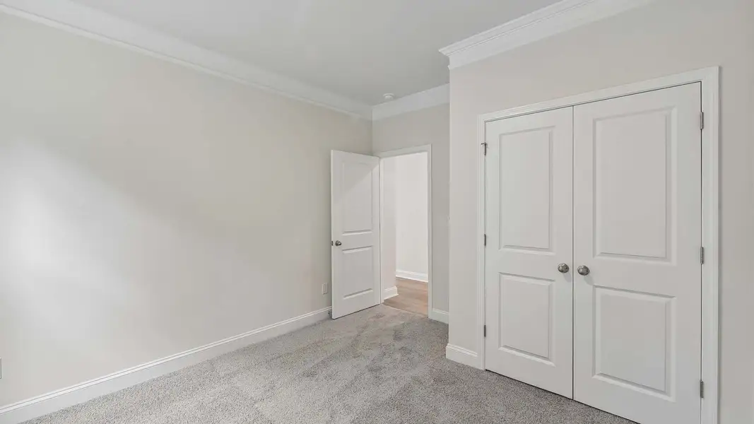 Spacious, unfurnished interior of a new home in Oak Grove Hill, Huntersville (Image 16).