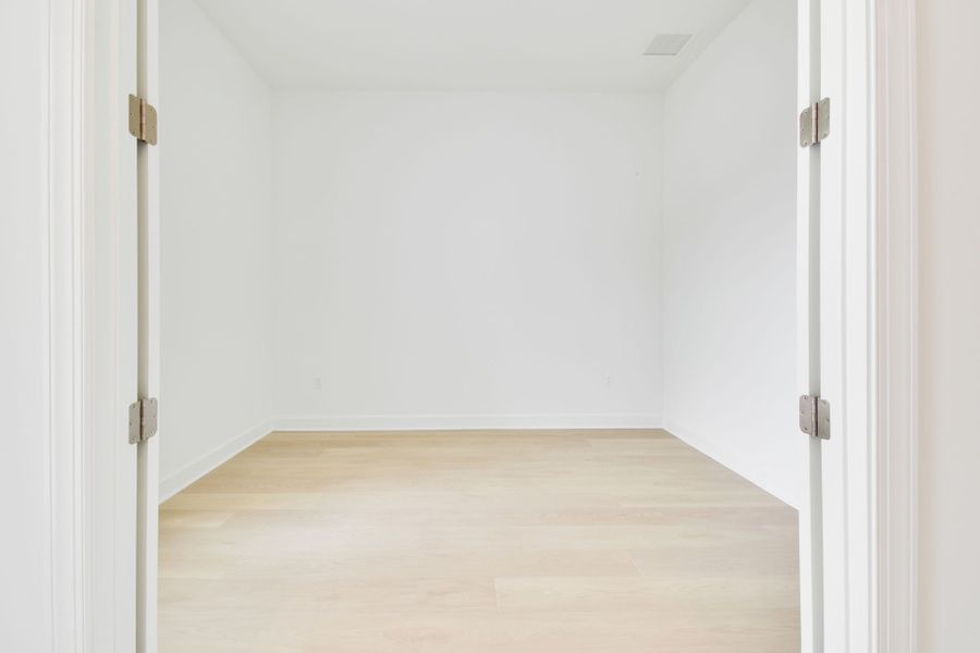 Spacious, unfurnished interior of a new home in Greyhawk Landing, Lake Worth (Image 35).