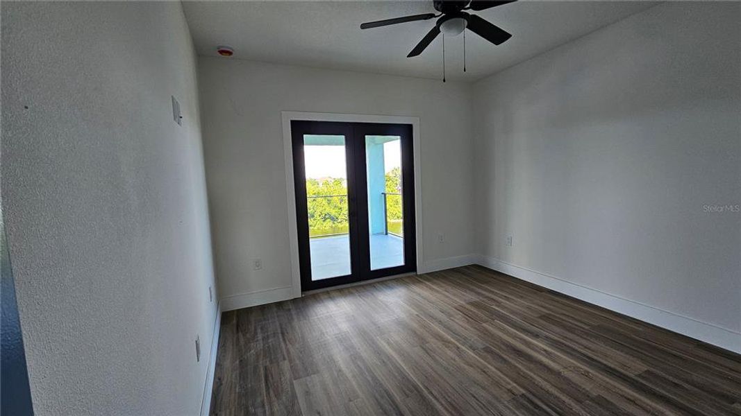 Spacious, unfurnished interior of a new home in , Port Charlotte (Image 31).