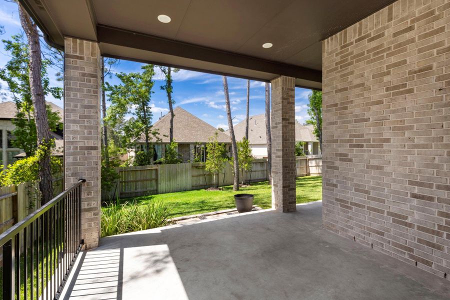 Exterior details and patio area of a home in Woodforest, Montgomery (Image 3).