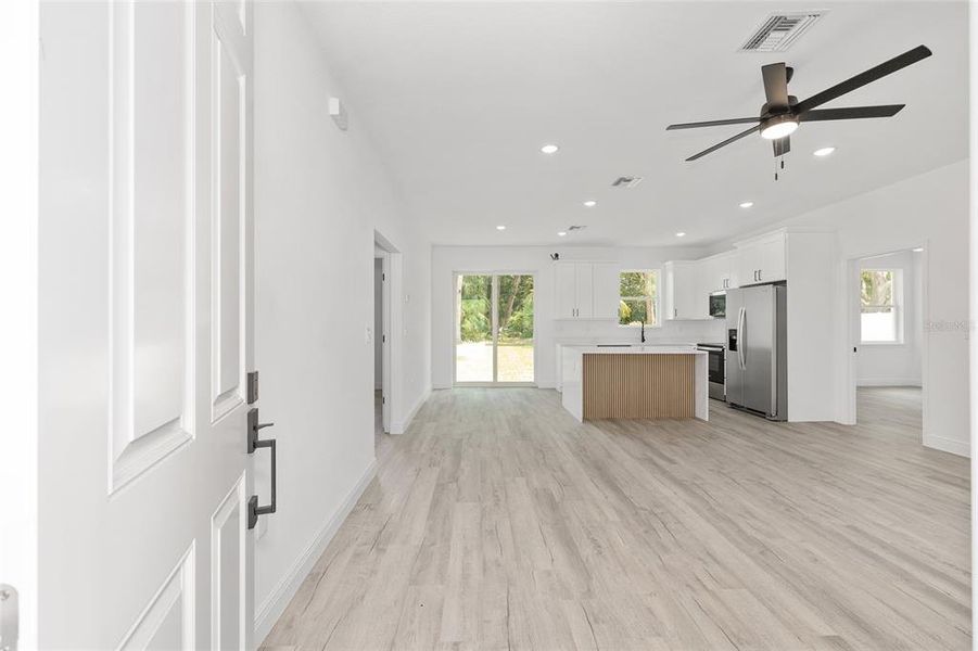 Spacious, unfurnished interior of a new home in , Summerfield (Image 29).