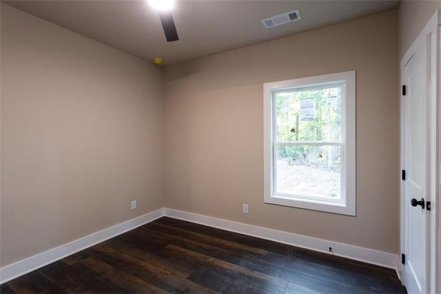 Spacious, unfurnished interior of a new home in , Oxford (Image 22).