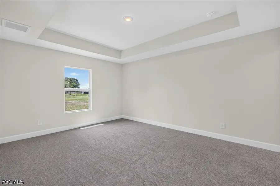 Spacious, unfurnished interior of a new home in Cape Coral, Cape Coral (Image 23).