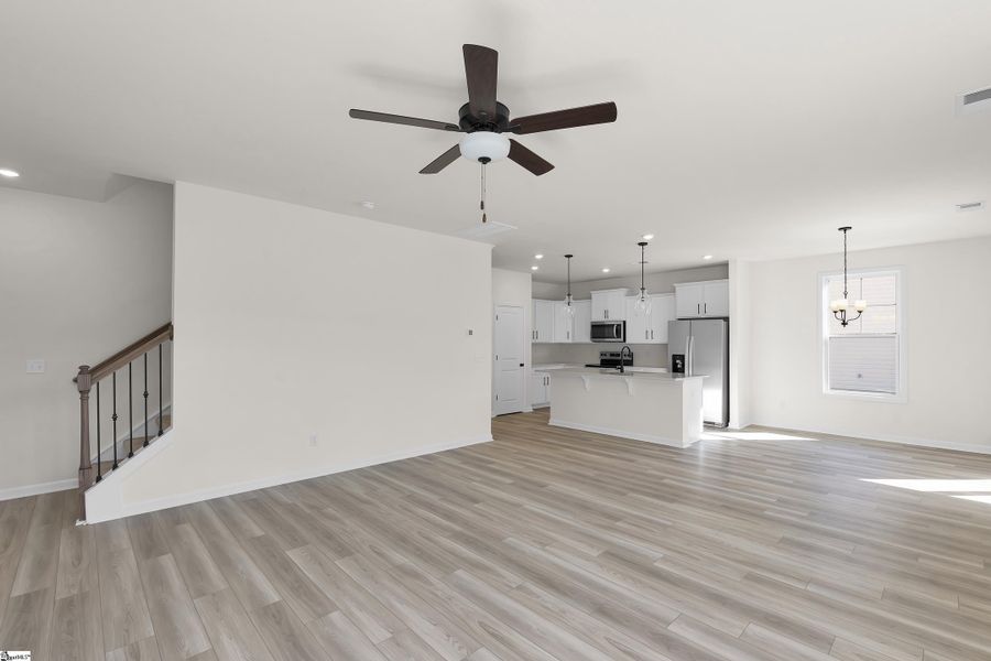 Spacious, unfurnished interior of a new home in Lynbrook, Boiling Springs (Image 20).