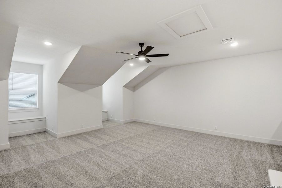 Spacious, unfurnished interior of a new home in Mesa Western, Cibolo (Image 22). Spacious, unfurnished interior of a new home in Mesa Western, Cibolo (Image 22).