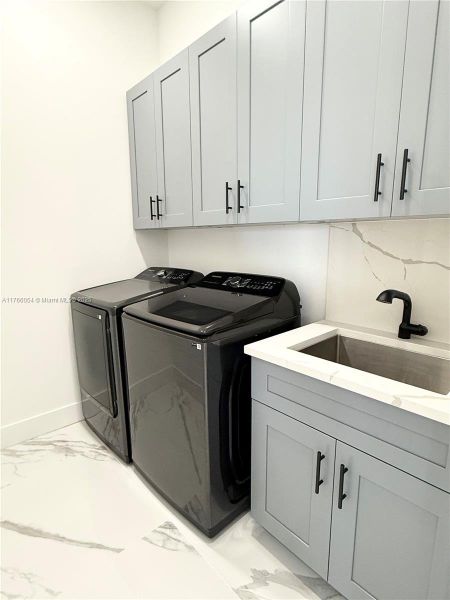 Furnished interior view inside a new home in , Cape Coral (Image 8).